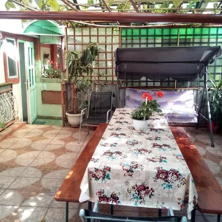 La Bicu Guest house *